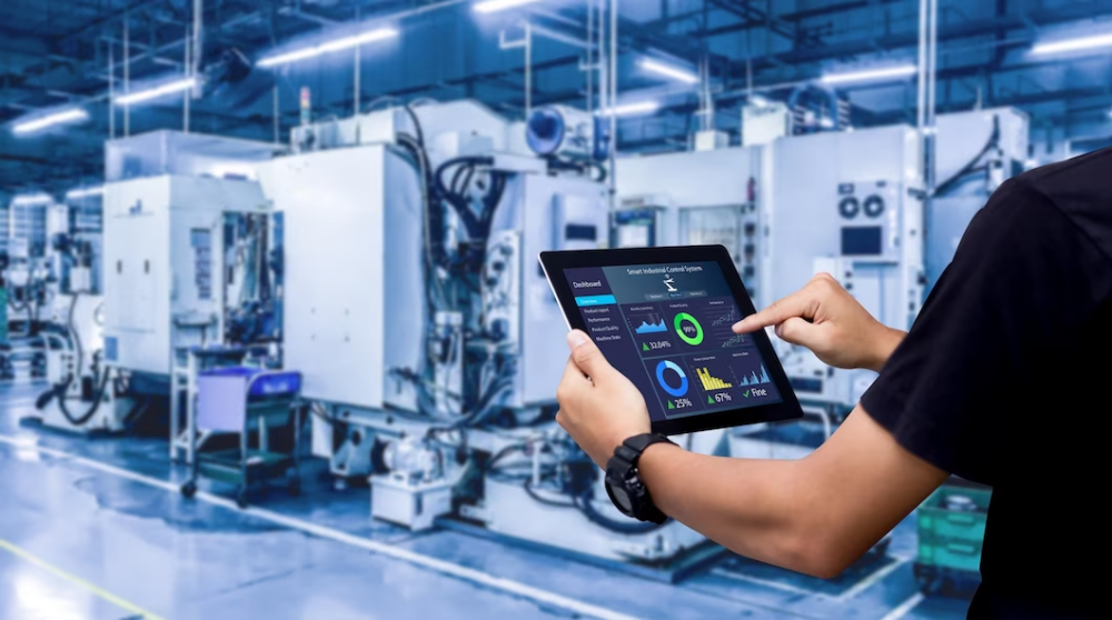 How IoT is reinventing Manufacturing and Supply Chains Industries in 2023?