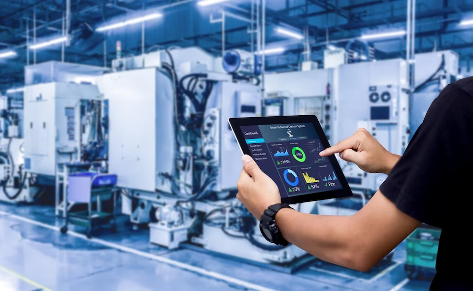 How IoT is reinventing Manufacturing and Supply Chains Industries in 2023?